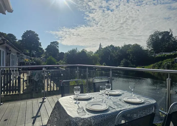 Lakeside Lodge 84