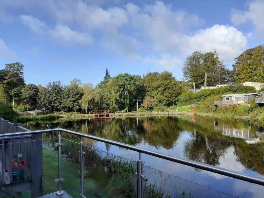Lakeside 84 * Caeathro